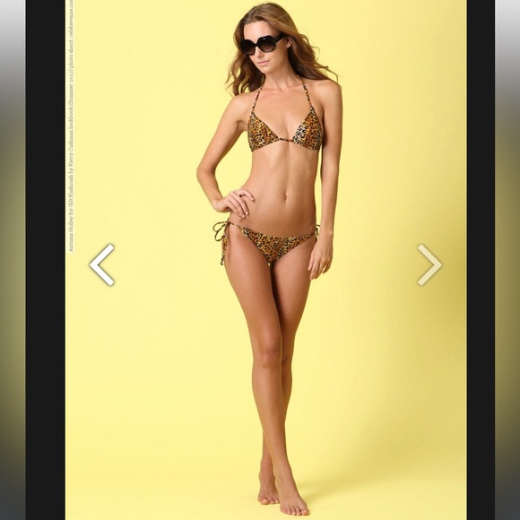 🔥 KERRY CUSHMAN GORGEOUS BIKINI!🔥 - Picture 7 of 11